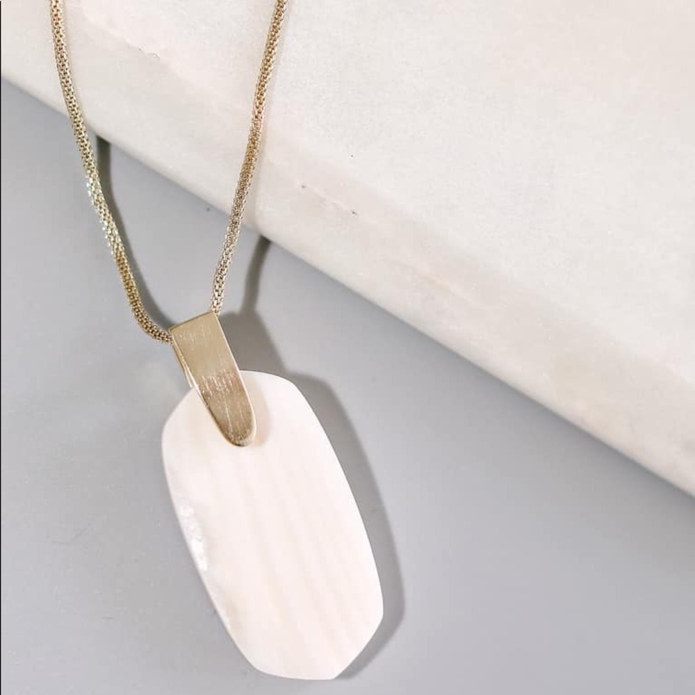 🌿 Pearl Ivory Kendra Scott Necklace